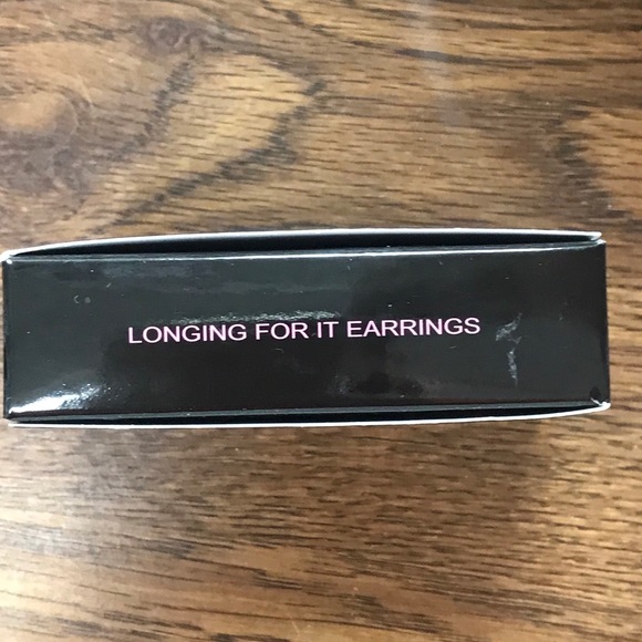 NWT Avon Black/Silvertone Longing For It Earrings - Picture 7 of 8